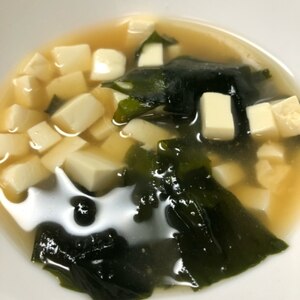 簡単！豆腐とわかめの味噌汁